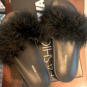 Fashion Nova Fuzzy Slippers